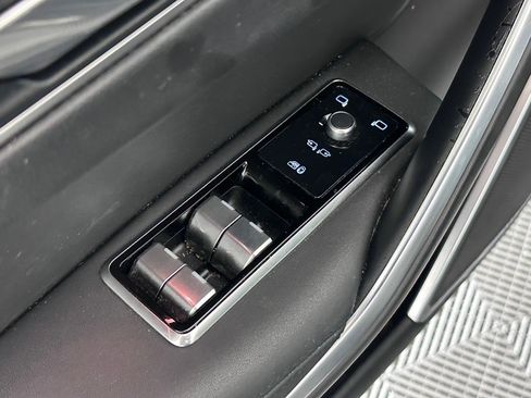 Used 2023 Jaguar F-PACE S image 11