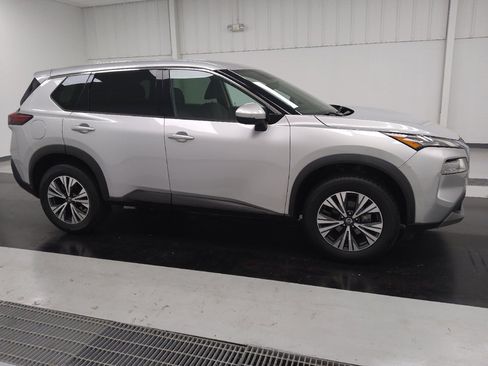 Used 2021 Nissan Rogue SV FWD image 11