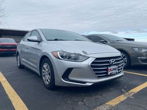 Used 2017 Hyundai Elantra SE image 3