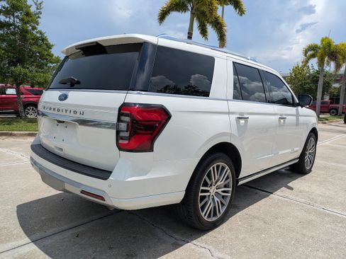Used 2022 Ford Expedition Platinum AWD/4WD image 4