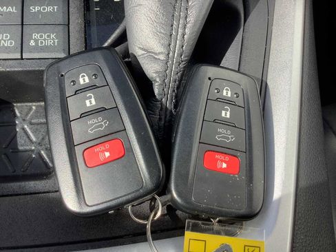 Used 2022 Toyota RAV4 XLE Premium image 19