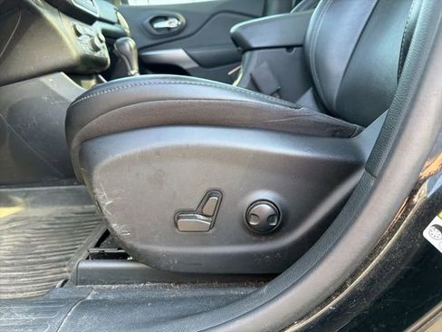 Used 2022 Jeep Cherokee Latitude Lux w/ Sun & Sound Group AWD/4WD image 15