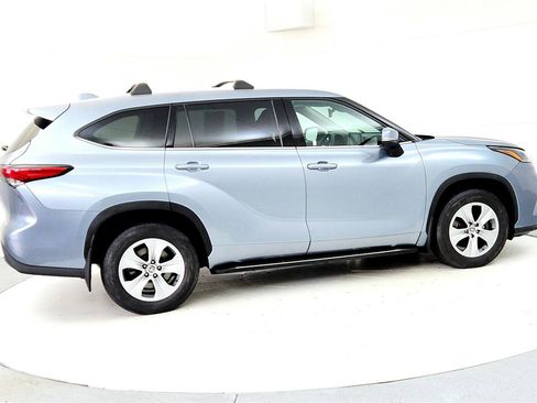 Certified 2021 Toyota Highlander XLE image 6