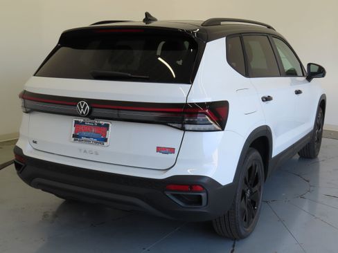 New 2026 Volkswagen Taos SE FWD image 4