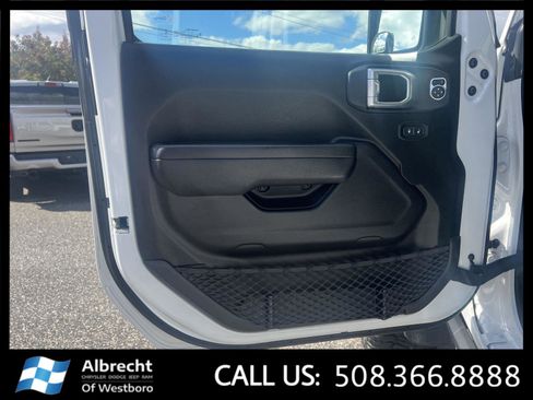 Used 2022 Jeep Gladiator Sport image 11