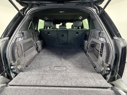 Used 2025 Land Rover Range Rover Long Wheelbase SE image 10