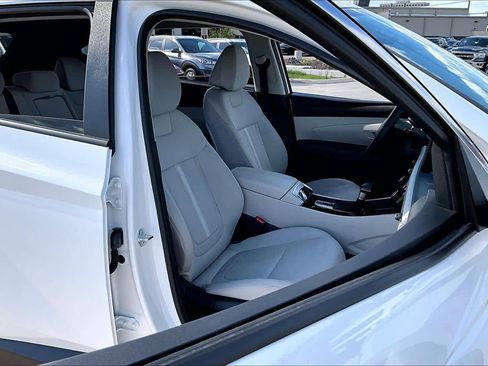 Certified 2025 Hyundai Tucson SEL image 9