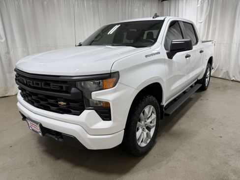 Used 2022 Chevrolet Silverado 1500 Custom image 3