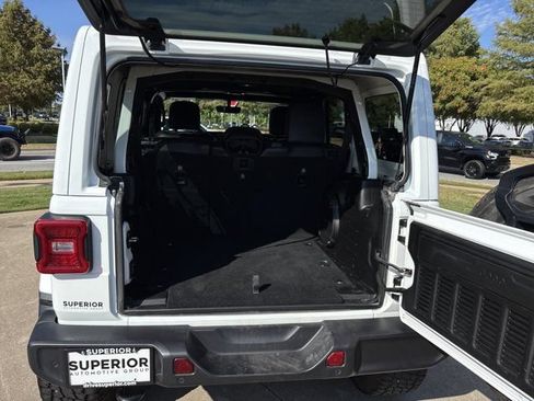 Used 2018 Jeep Wrangler Unlimited Sahara AWD/4WD image 6