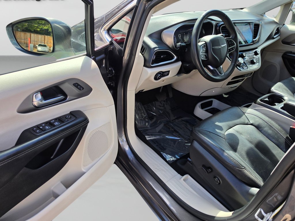 Used 2022 Chrysler Pacifica Touring-L FWD image 23