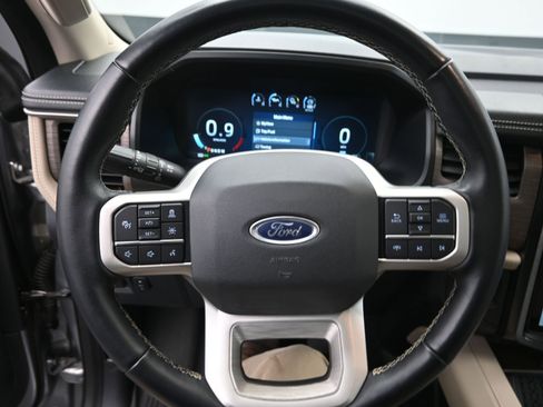 Used 2022 Ford Expedition Limited image 16