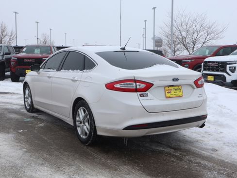 Used 2015 Ford Fusion SE w/ Equipment Group 202A image 4