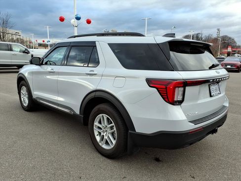 Used 2025 Ford Explorer Active image 3