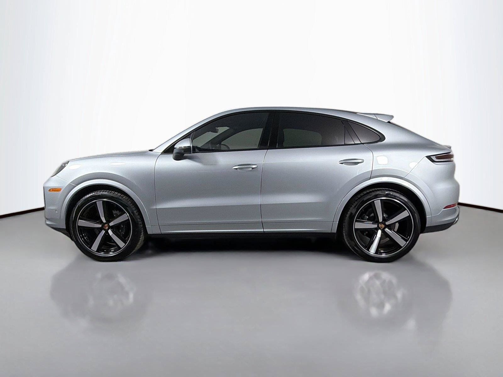Certified 2025 Porsche Cayenne Coupe AWD/4WD image 2