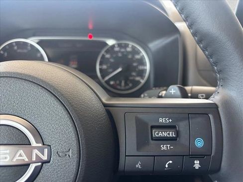 Used 2024 Nissan Rogue SV w/ SV Premium Package FWD image 19