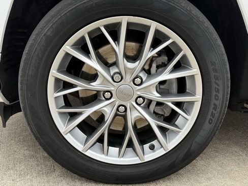 Used 2022 Jeep Grand Cherokee Summit w/ Luxury Tech Group V image 12