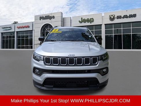 Certified 2025 Jeep Compass Latitude AWD/4WD image 8