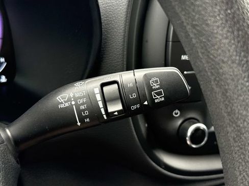 Used 2025 Kia Soul LX w/ LX Technology Package FWD image 25
