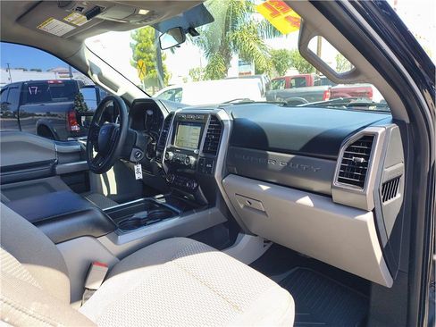 Used 2019 Ford F250 XLT w/ XLT Premium Package AWD/4WD image 13