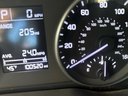 Used 2017 Hyundai Elantra SE FWD image 12