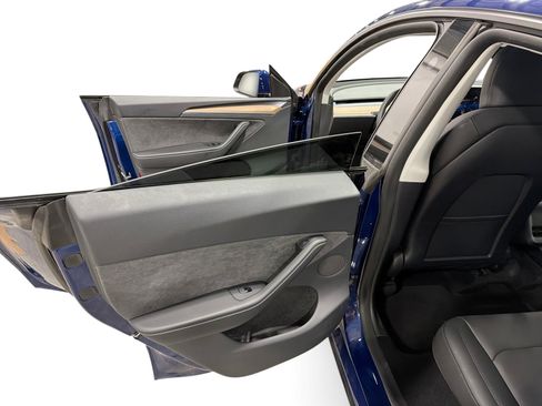 Certified 2023 Tesla Model Y Long Range AWD/4WD image 10