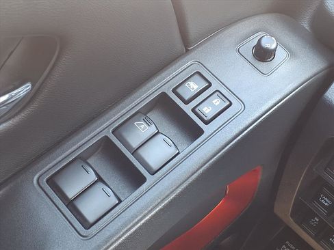 Used 2025 Nissan Frontier PRO-4X image 10