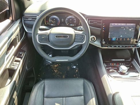 Used 2024 Jeep Wagoneer Series II w/ Flexible Seating Group AWD/4WD image 12