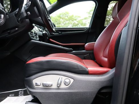 Used 2023 Porsche Macan S AWD/4WD image 35