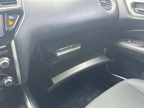 Used 2020 Nissan Pathfinder SV image 27