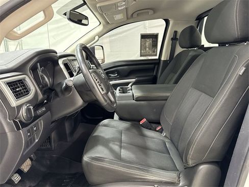 Used 2017 Nissan Titan SV image 18