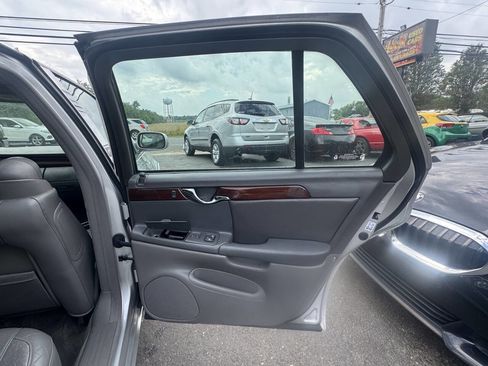 Used 2002 Cadillac De Ville DTS w/ Premium Equipment Pkg image 16