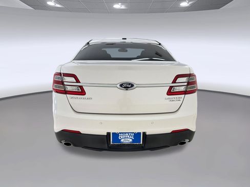 Used 2014 Ford Taurus Limited w/ Equipment Group 301A FWD image 10