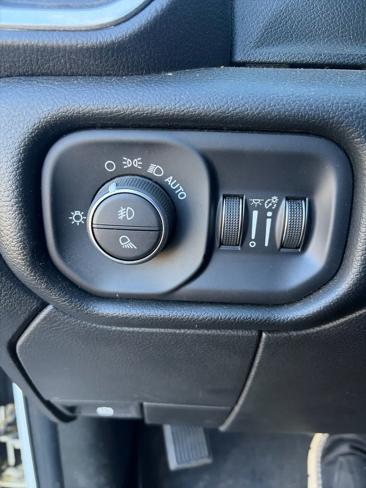 Used 2019 RAM 2500 Laramie AWD/4WD image 23