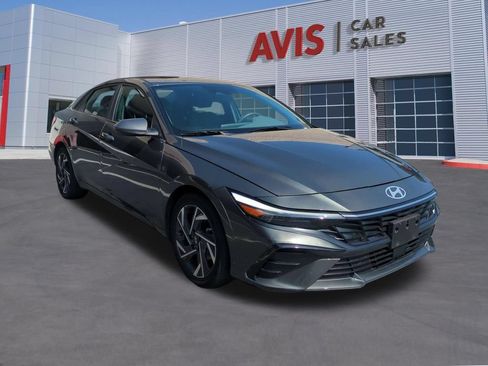 Used 2025 Hyundai Elantra SEL FWD image 3