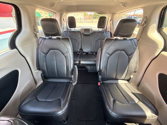 Used 2024 Chrysler Pacifica Touring-L FWD image 15