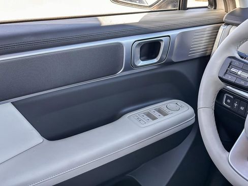 Used 2025 Hyundai Santa Fe SEL image 21