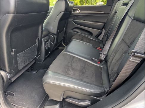 Used 2020 Jeep Grand Cherokee Laredo w/ Laredo X Package AWD/4WD image 15