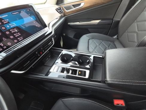 Used 2024 Volkswagen Atlas SE FWD image 18