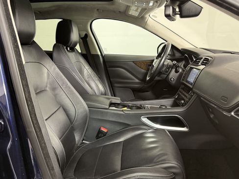 Used 2017 Jaguar F-PACE R-Sport image 29