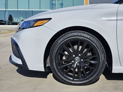 Used 2023 Toyota Camry SE image 12