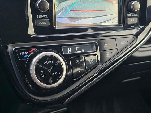 Used 2018 Toyota Prius C Two image 17