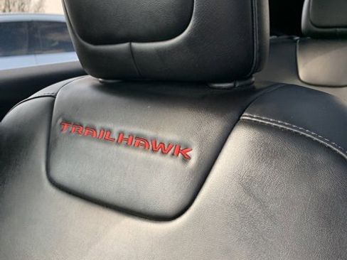 Used 2020 Jeep Cherokee Trailhawk w/ Comfort/Convenience Group image 17
