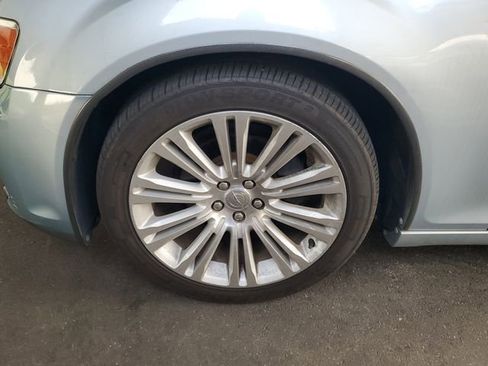 Used 2013 Chrysler 300 C RWD image 4