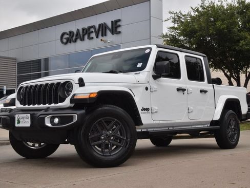 Used 2024 Jeep Gladiator Sport AWD/4WD image 2