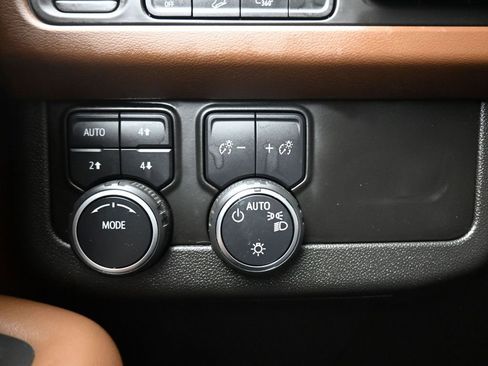 Used 2023 Chevrolet Suburban High Country w/ Premium Package 2 image 35