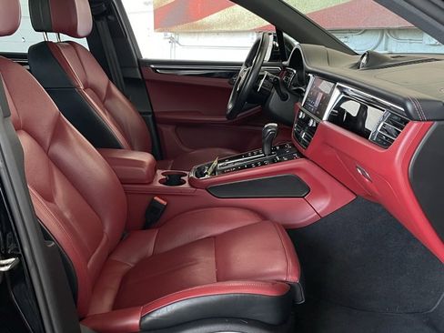 Used 2024 Porsche Macan image 17