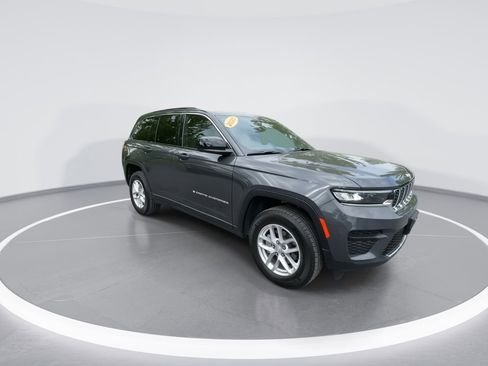 Used 2025 Jeep Grand Cherokee Laredo X AWD/4WD image 25