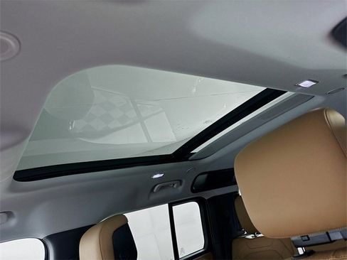 Used 2025 Land Rover Defender 110 S image 14