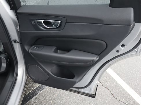 Used 2025 Volvo XC60 B5 Plus image 33