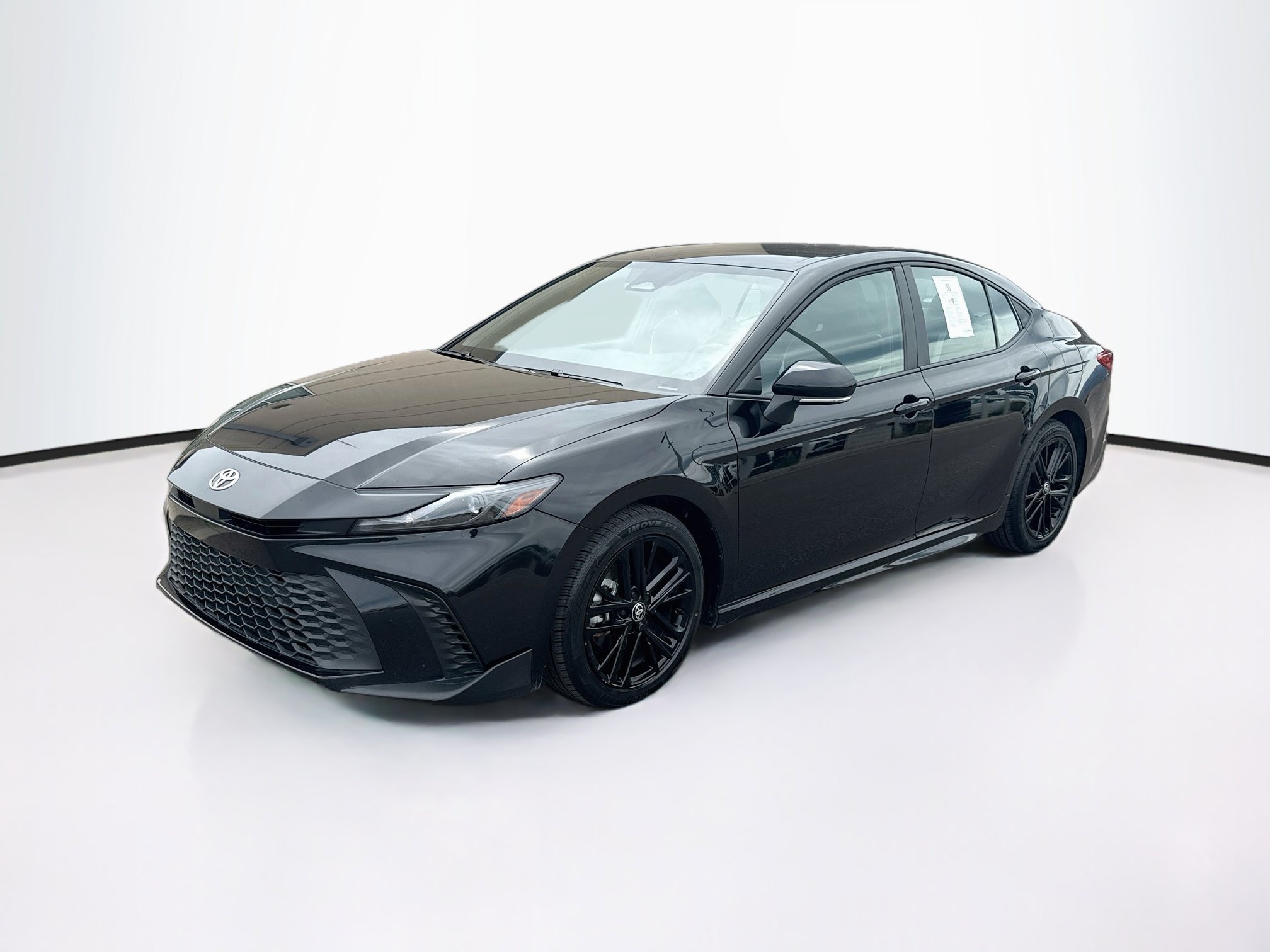 Used 2025 Toyota Camry SE FWD image 3